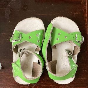 SunSan Sweetheart Saltwater Sandals by Hoy. Baby girl size 6. Lime green.